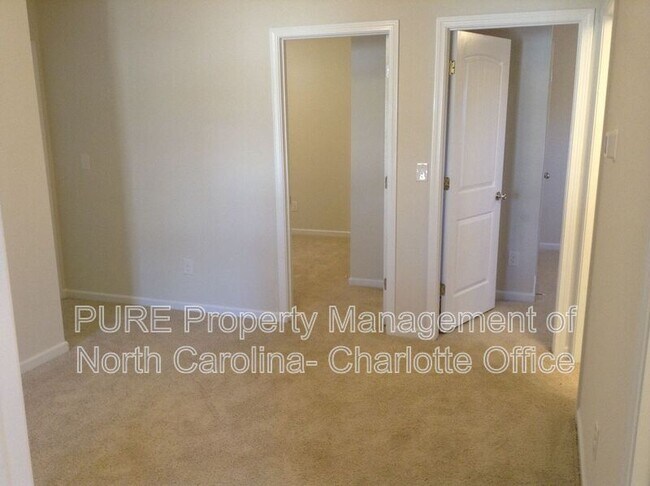 Building Photo - 613 Oak Forest Lane