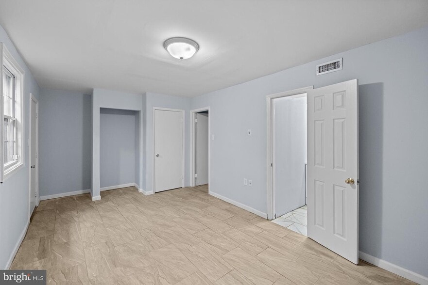 Building Photo - 12000 Hallandale Ter