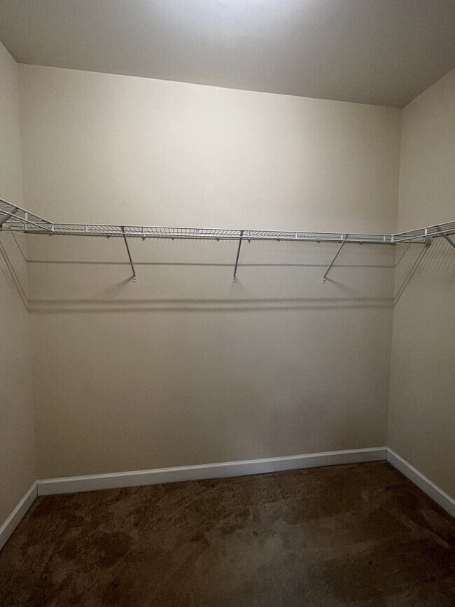 Building Photo - 5661 Tipperlinn Way