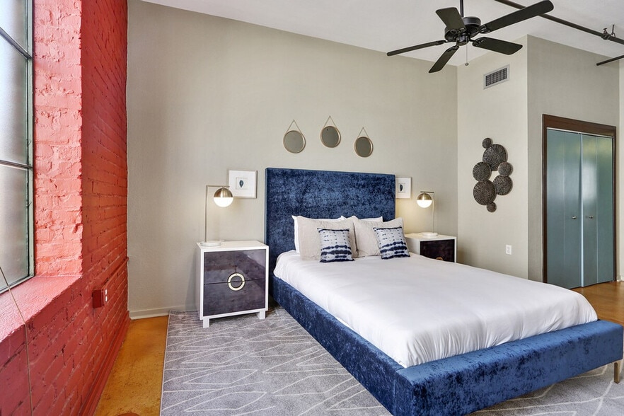 Building Photo - 1041 Constance St