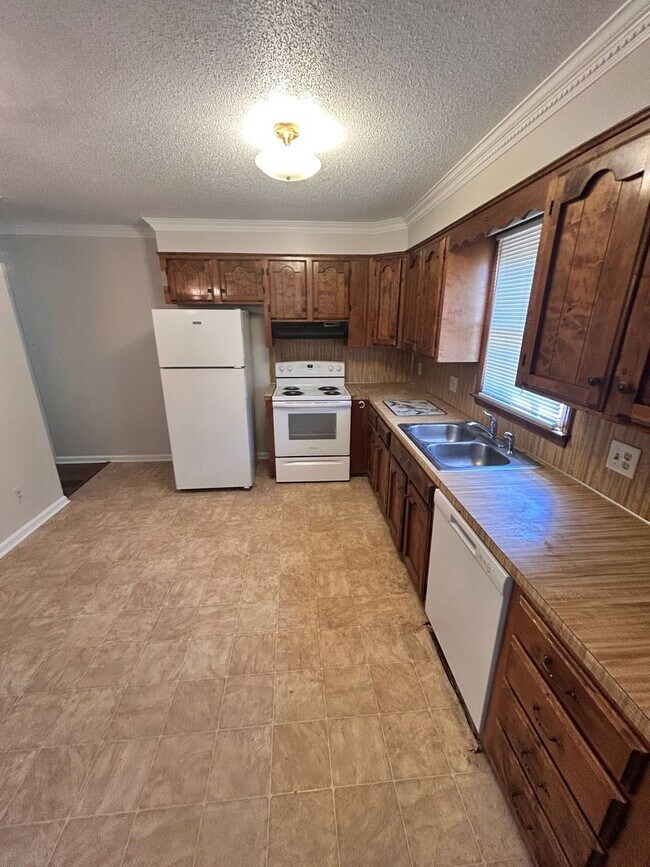 Building Photo - 480 Willowspring Ln