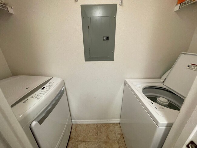 Building Photo - ANNUAL RENTAL - VANDERBILT PLACE AT CAMDEN COVE-3 BED/2 BATH