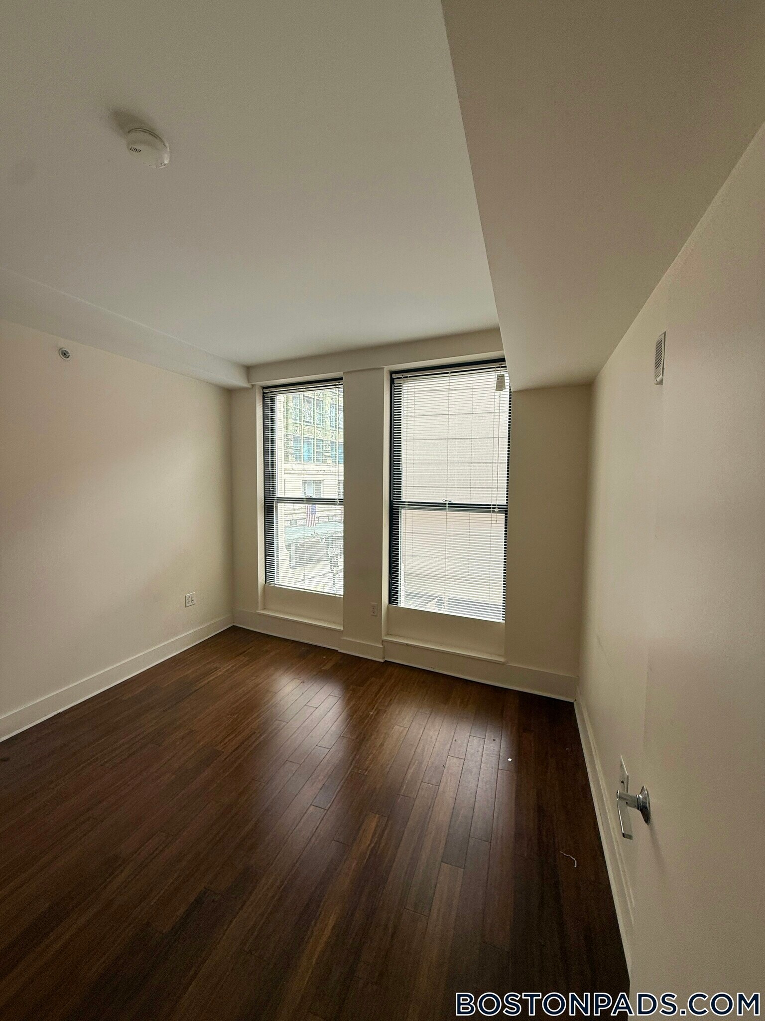 Building Photo - 8 Winter Pl