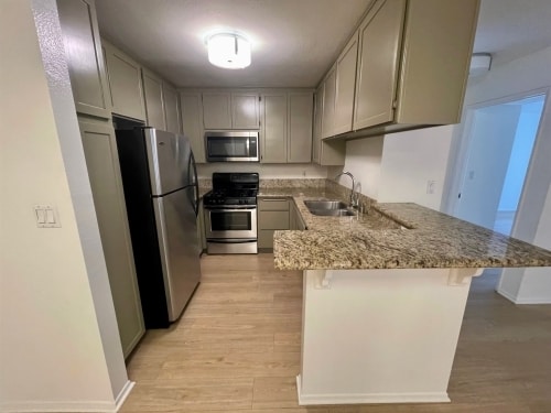 Interior Photo - 1444 Saltair Ave