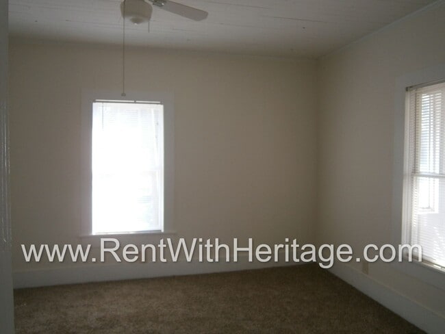 Building Photo - GORGEOUS RANCH/ GRAND PA'S BUNGELOW/ 1.6 ACRES/ FRONT PORCH/ PRIVATE YARD