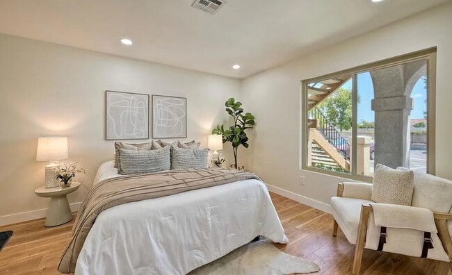 Building Photo - Stunning corner-unit condo in prime West M...