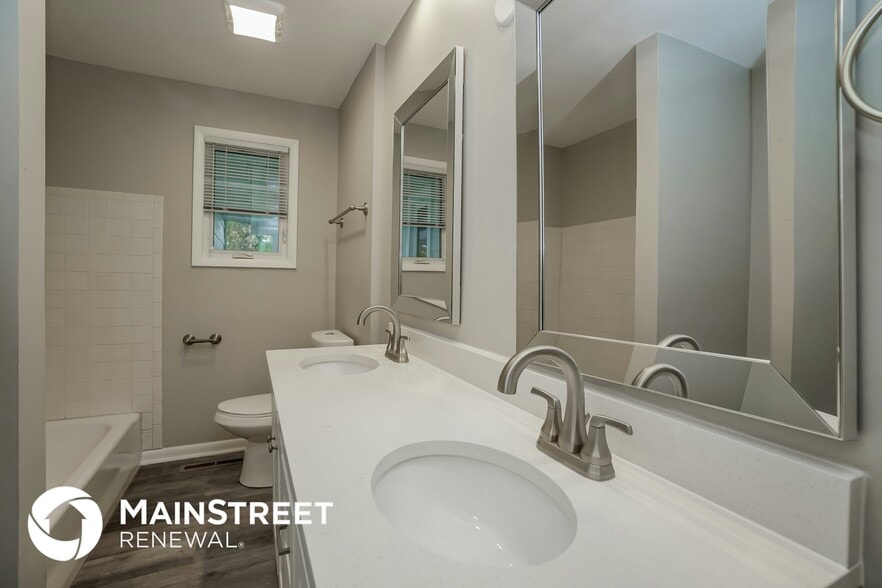 Building Photo - 414 E Clearview Ave