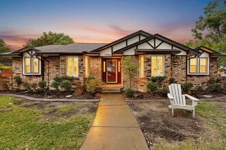 Building Photo - 1301 Warwick St