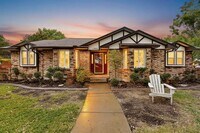 Building Photo - 1301 Warwick St