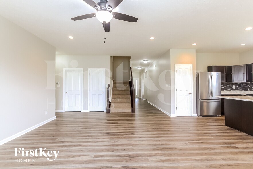 Building Photo - 8116 Borland Dr