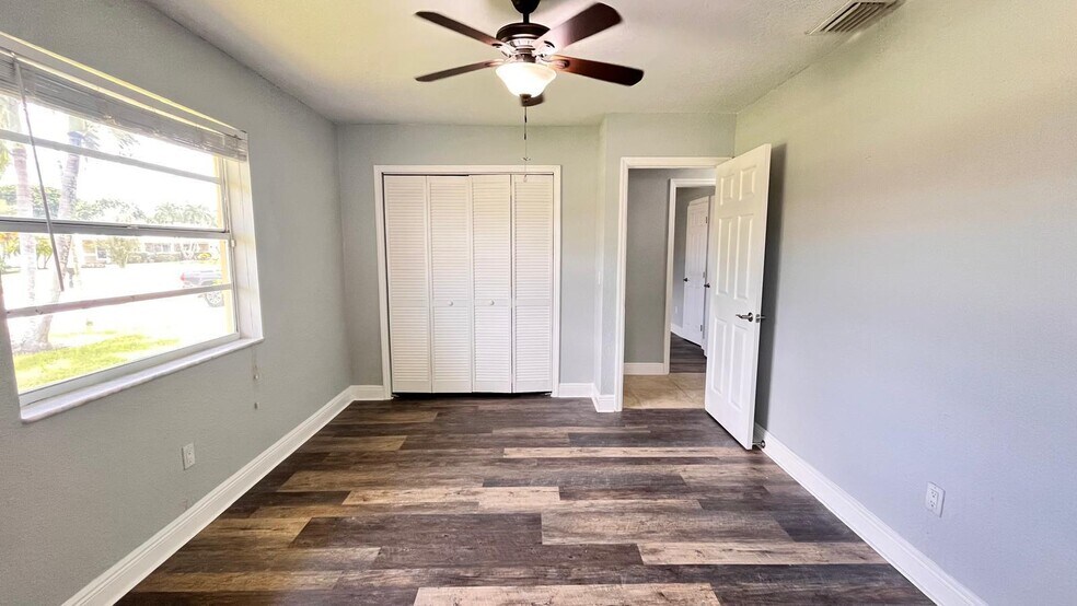 Building Photo - 11535 Sanderling Dr