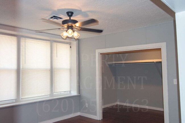 Building Photo - Charming 2-Bedroom Home