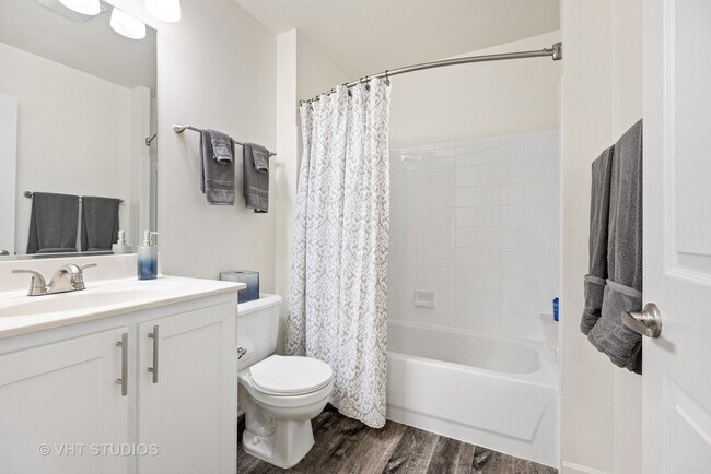 Building Photo - 431 Chopin Ct