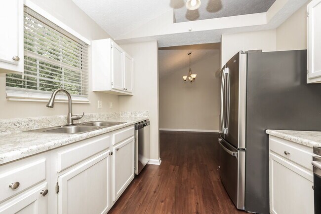 Building Photo - 4008 Calumet Dr