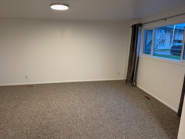 Building Photo - 700 E 1400 N