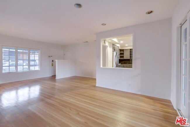 Building Photo - 1328 Linda Rosa Ave