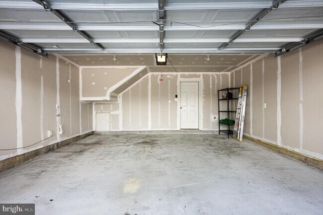 Building Photo - 7223 Barry Ln