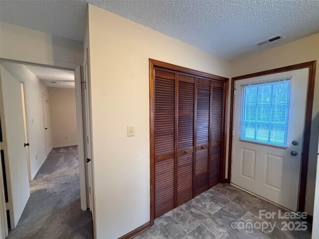 Building Photo - 131 Pine Meadow Ln