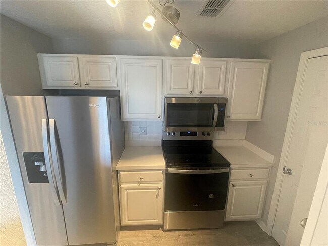 Building Photo - 501 Knights Run Ave