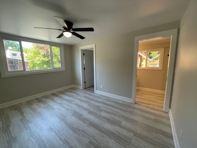Building Photo - Beautiful Newly Remodeled Unit in Buckman with Washer/Dryer, A/C