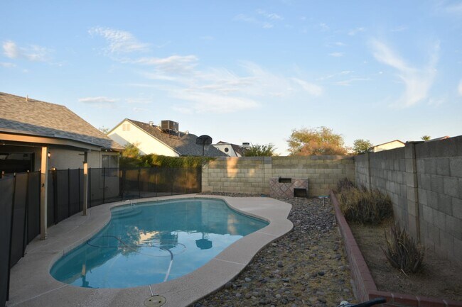 Building Photo - 5604 W Garden Dr