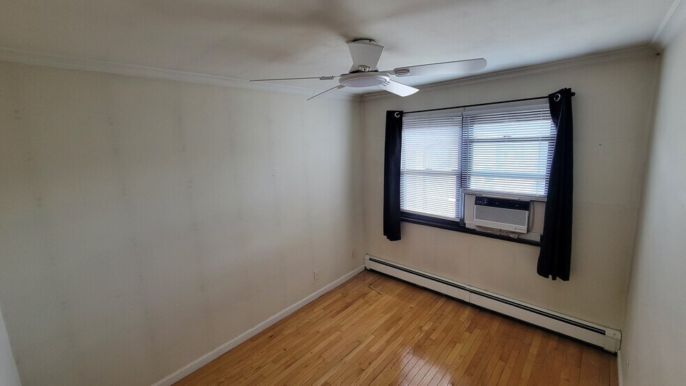 Building Photo - 56 68th St