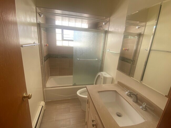 Building Photo - 3553 N Neenah Ave