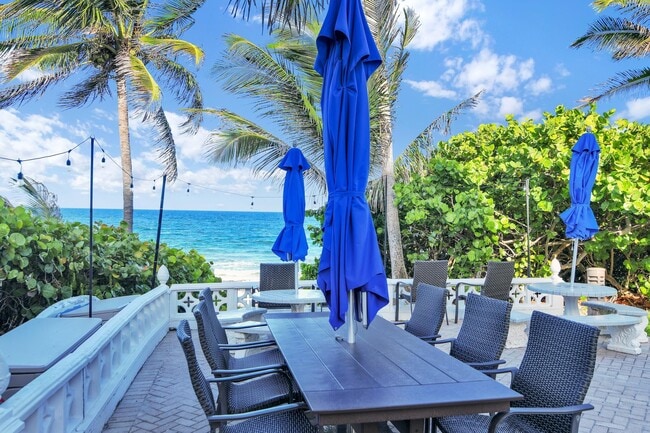 Building Photo - 1069 Hillsboro Mile