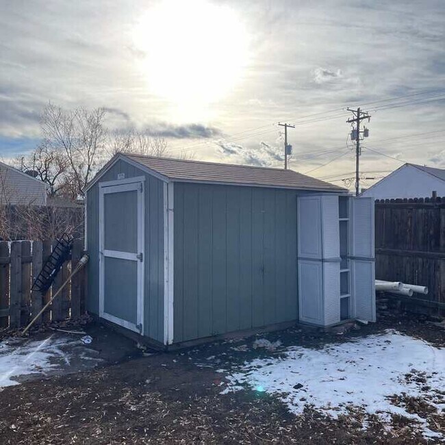 Building Photo - 3 Bed & 1 Bath House in Englewood / Available soon!