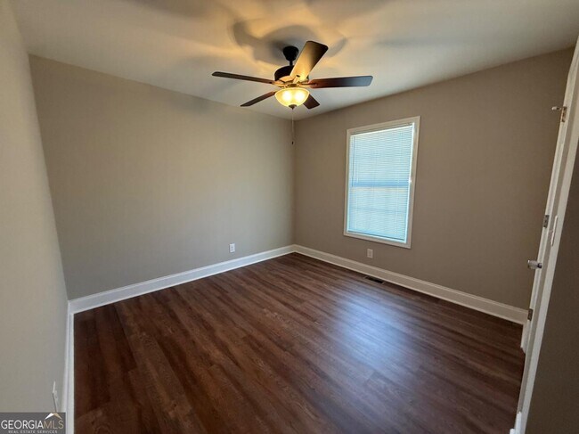 Building Photo - 5915 Maiden Ln