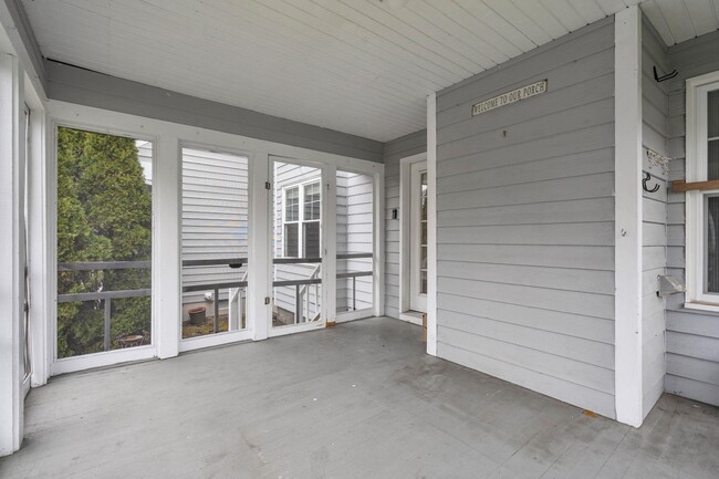 Building Photo - 13 Taconic St