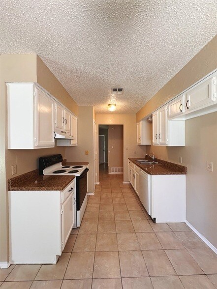 Building Photo - 6226 Big Springs Dr