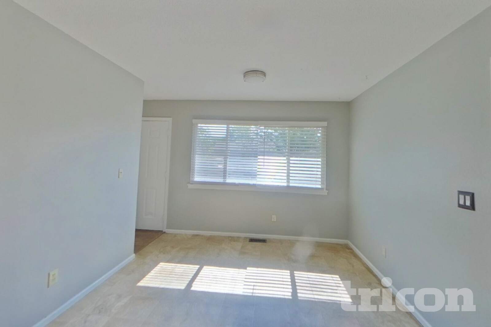 Building Photo - 910 Foothills Ct