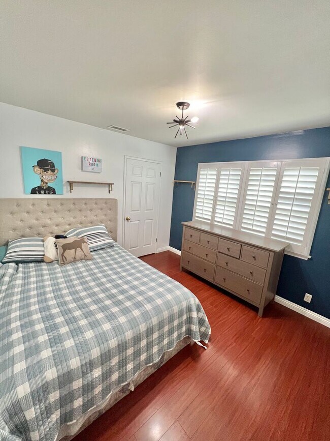 Building Photo - Spacious Remodeled Home Near El Dorado Park