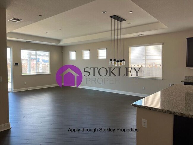 Building Photo - 2037 Aragon Dr