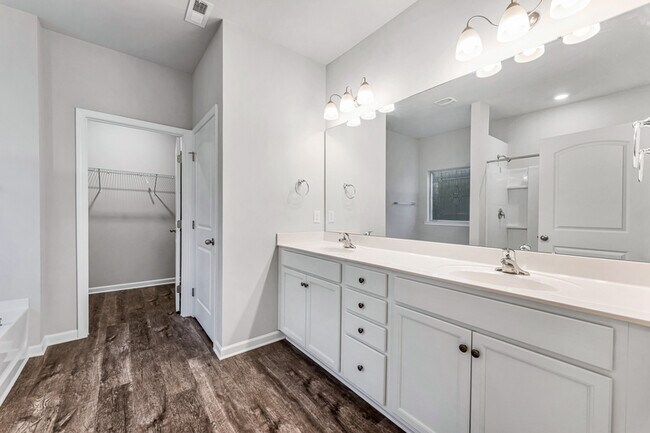 Building Photo - 303 Ivyleaf Dr
