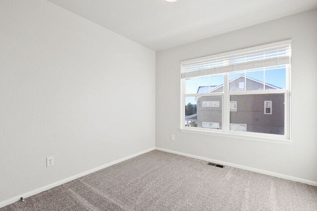 Building Photo - Updated Townhome with Pikes Peak Views | Free January Rent + $500 Off February