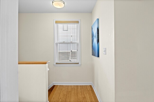 Building Photo - 37 E 35th St