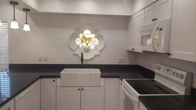 Building Photo - STUNNING SCOTTSDALE REMODEL!!