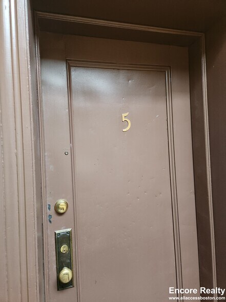 Building Photo - 85 Winchester St