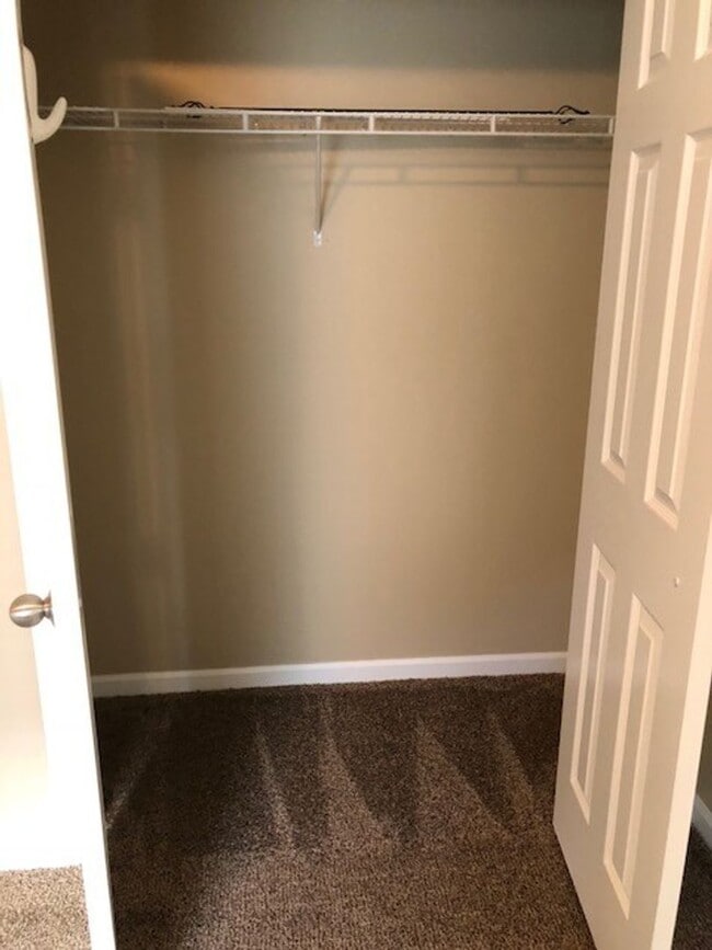 Building Photo - Brentwood Townhome For Lease