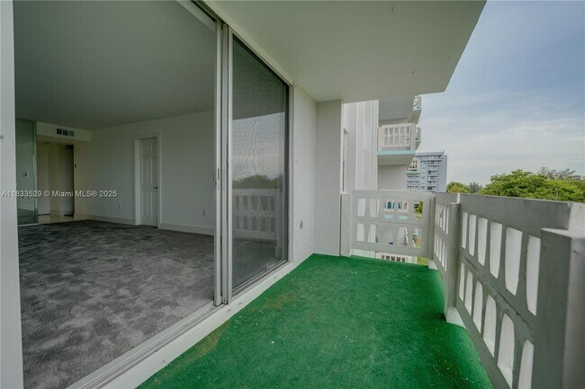 Building Photo - 15600 NW 7th Ave