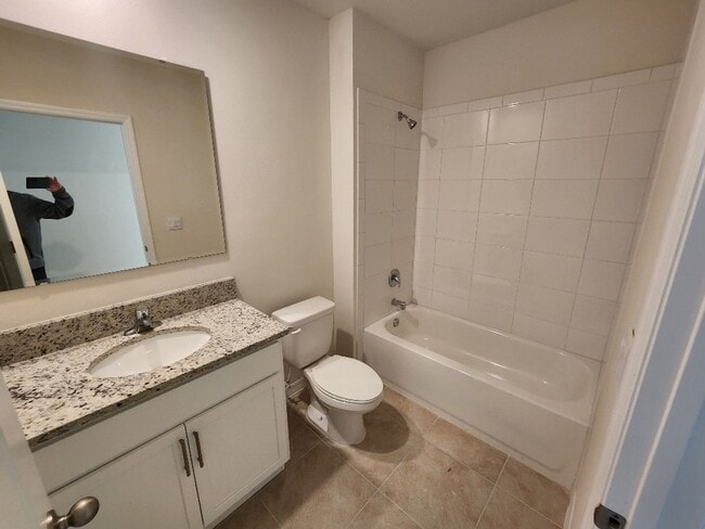 Building Photo - Venetian Bay 3 bedroom 2 bath home with 2 car garage available