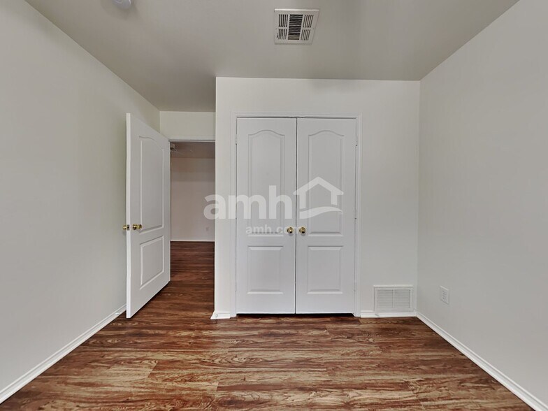Building Photo - 7017 Chaucer Dr
