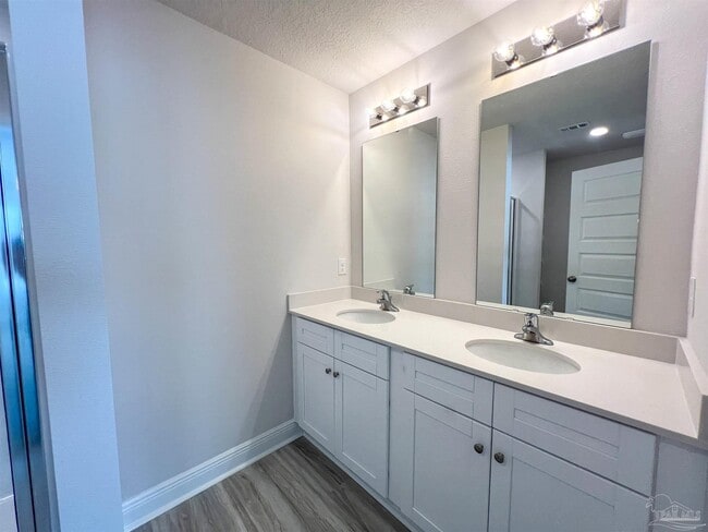 Building Photo - 3997 Pendragon Cir