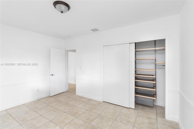 Building Photo - 1114 Genoa St