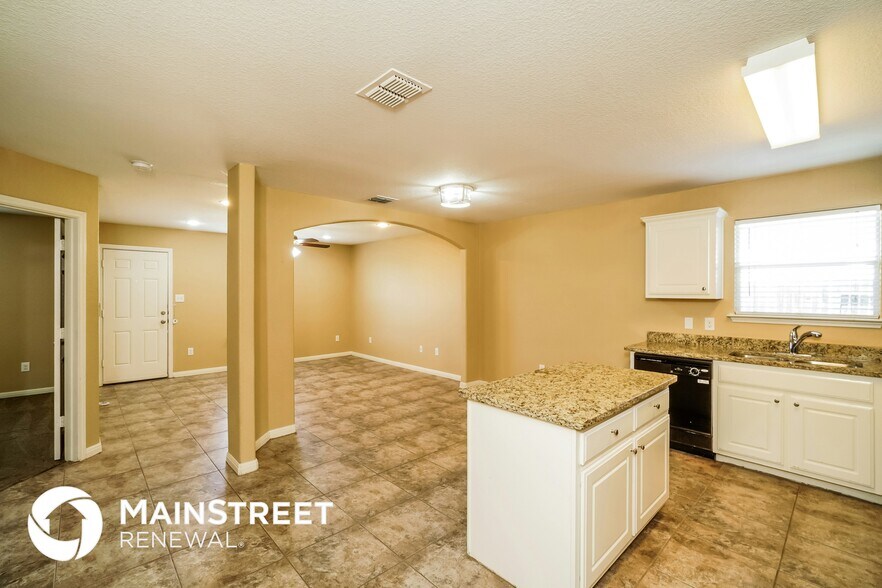 Building Photo - 11247 Pecan Canyon