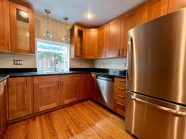 Building Photo - Spacious 4-Bed / 2-Bath Rancher near Linda Mar Beach