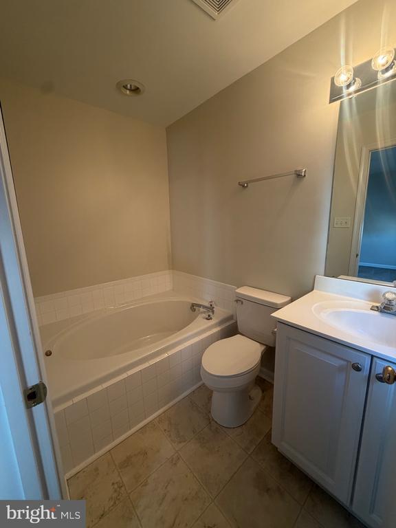 Building Photo - 101 Colts Neck Dr