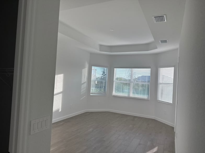 Building Photo - 7796 Lakes Edge Ln